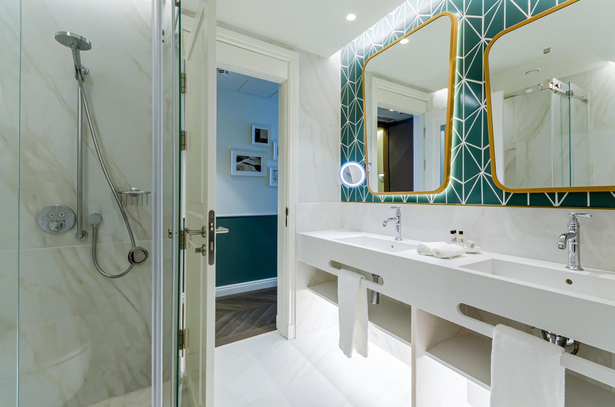 Hotel The Emerald House - Curio Collection By Hilton Lisbon